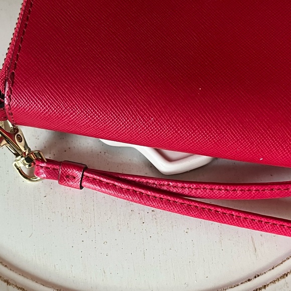 Tory Burch red Robinson zip Wallet with wristlet strap - Picture 6 of 9